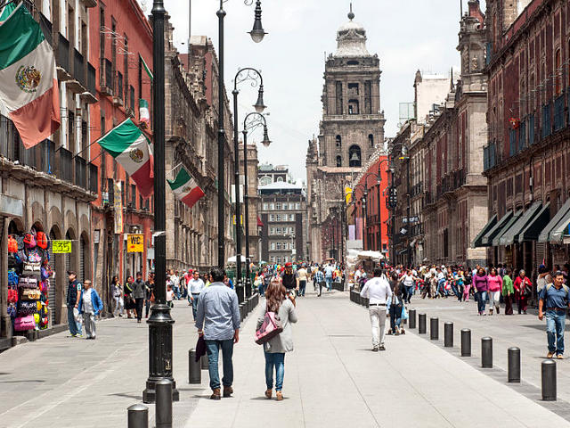 ¿Qué no se puede hacer en una precampaña?